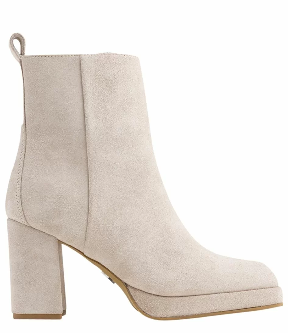 Bronx New-Melanie Sand 1 Bronx New-Melanie Sand