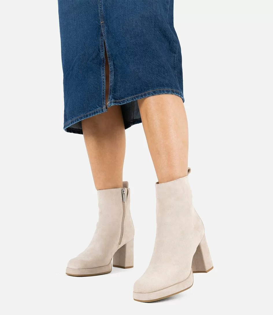 Bronx New-Melanie Sand 2 Bronx New-Melanie Sand – Image 2