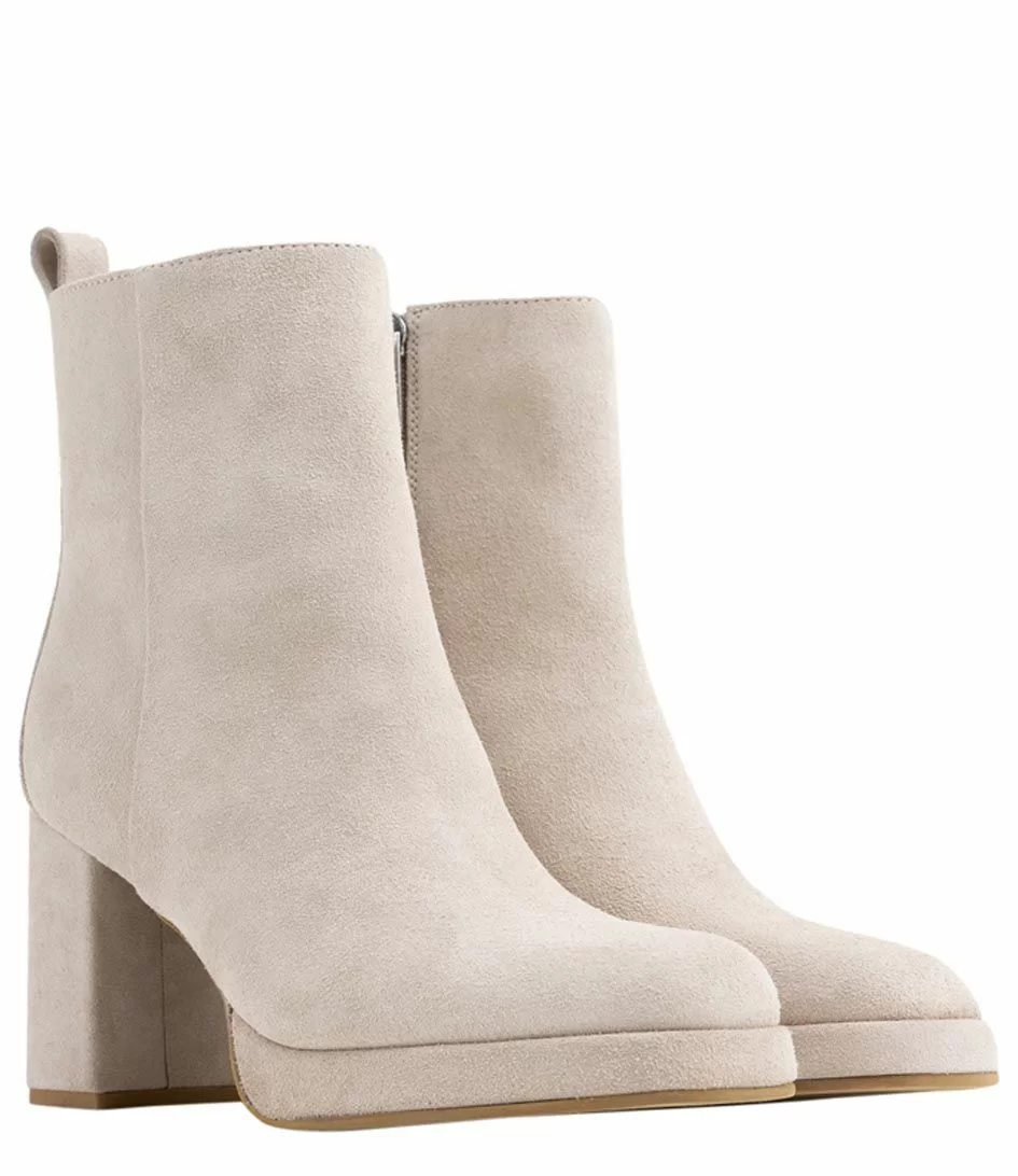 Bronx New-Melanie Sand 3 Bronx New-Melanie Sand – Image 3